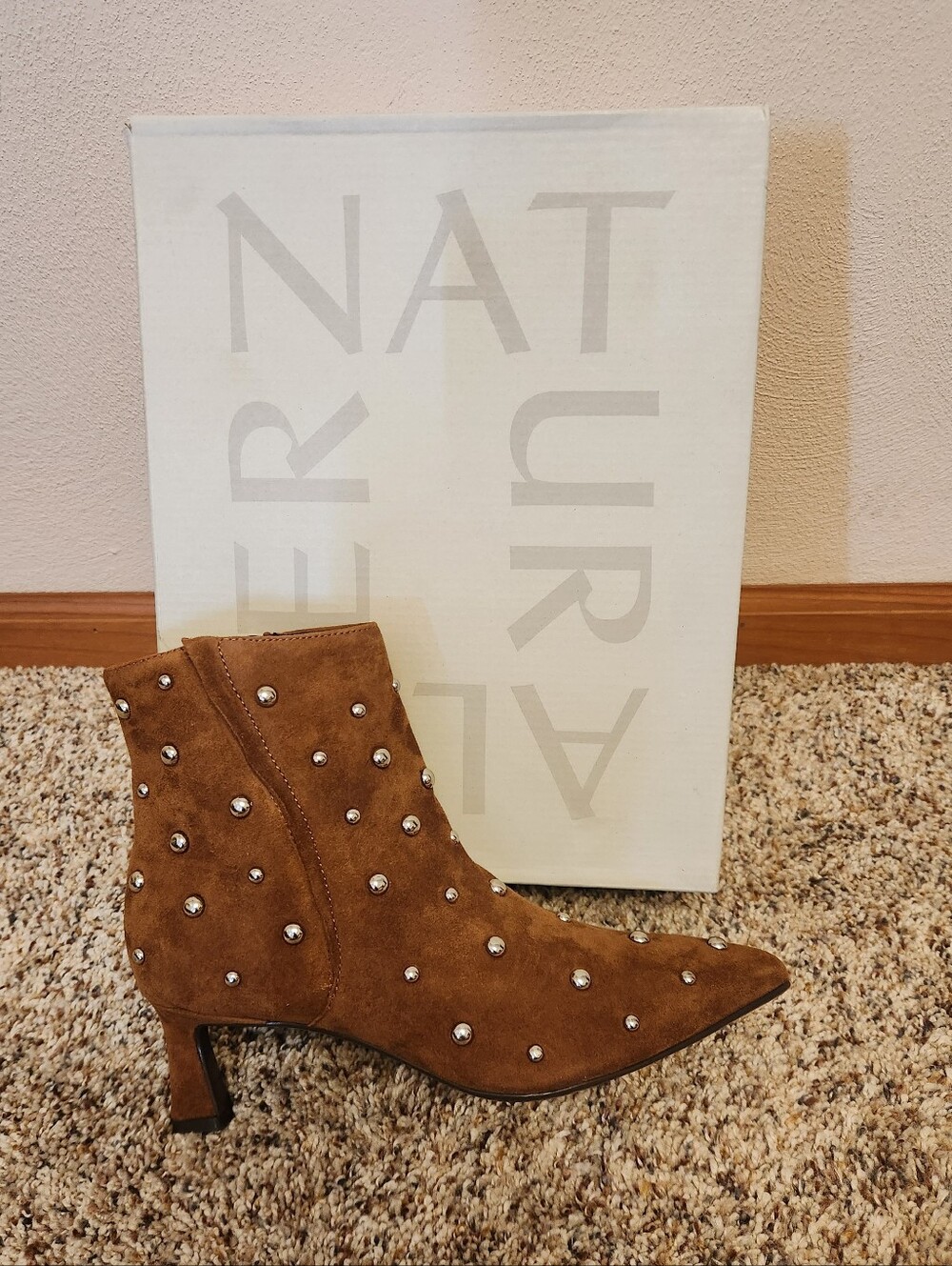 Naturalizer Deesha Chestnut Brown Suede Studded Ankle Boots 6.5 NWT